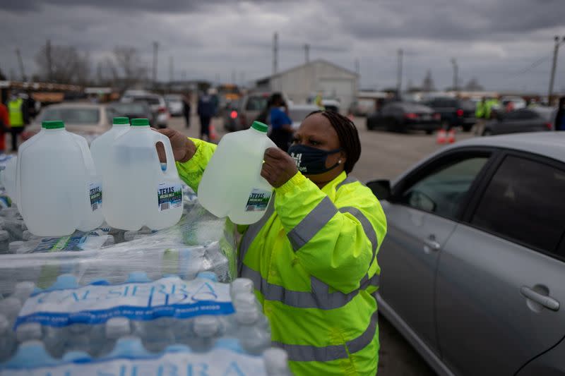 Volunteers give water to residents affectred by unprecedented winter storm in Houston, Texas