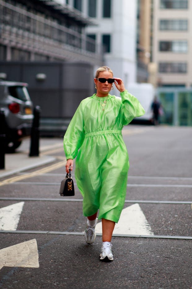 <p>On the street at London Fashion Week Spring 2022. </p><p>Photo: Imaxtree</p>