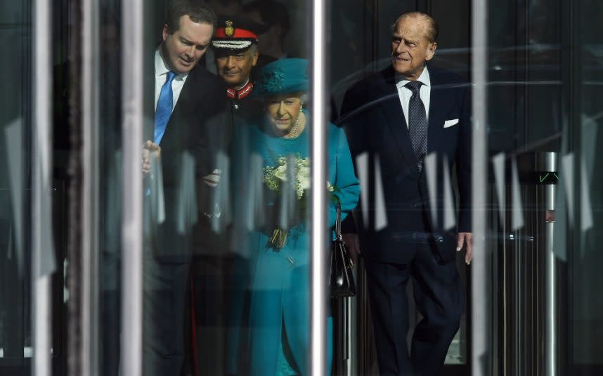 The Queen unveils new UK centre to combat cyber attacks