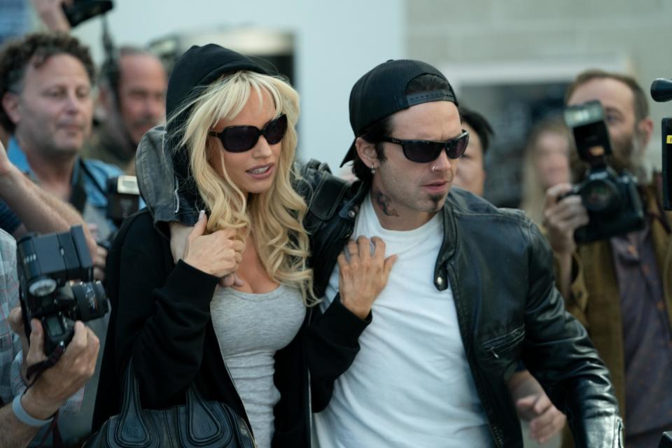 Pamela Anderson (Lily James) and Tommy Lee (Sebastian Stan) in Pam & Tommy