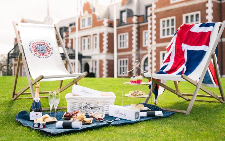 picnic next to union jack deck chair