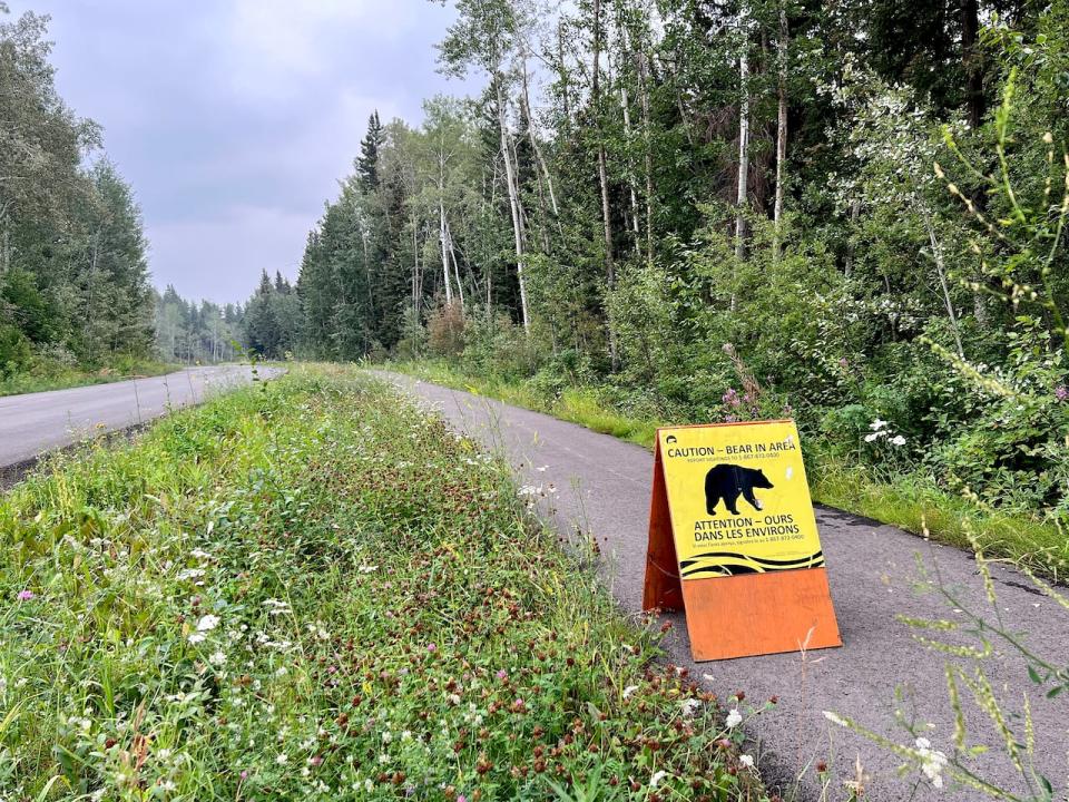 A sign warns of bear activity on a trail near Fort Smith, N.W.T., July 2023.