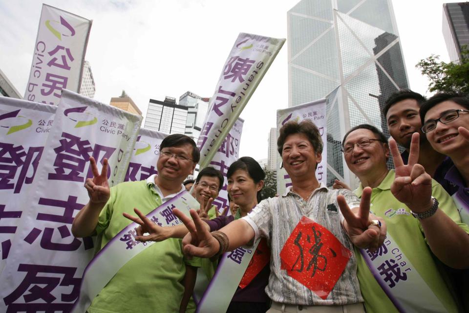 2007年，查錫我（右三）亦有代表公民黨出選區議會沙田「穗禾」選區，最終以869票之差落敗。(Photo by Edward Wong/South China Morning Post via Getty Images)
