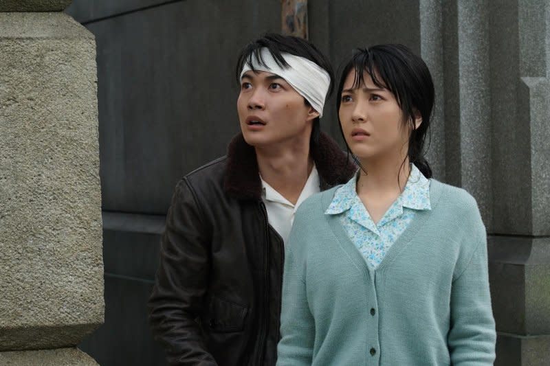 Ryunosuke Kamiki (L) and Minami Hamabe star in "Godzilla Minus One." Photo courtesy of Toho