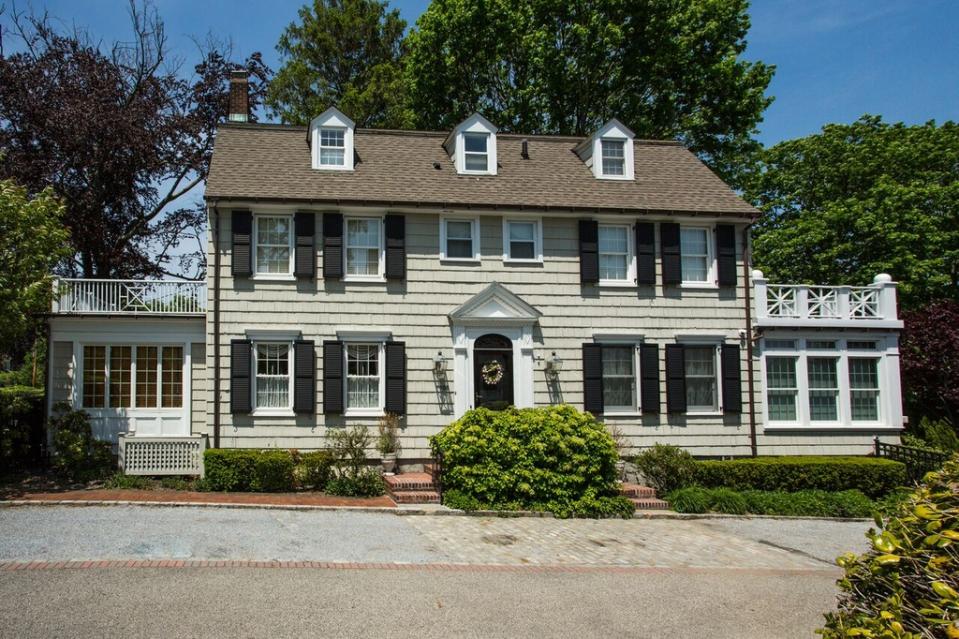 <p>The three-storey Colonial is quaint, but is that enough to make potential buyers forget about its past? (TopTenRealEstateDeals) </p>