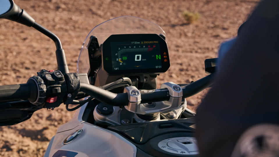 The full-color, 6.5-inch TFT display on the 2024 BMW R 1300 GS adventure bike.