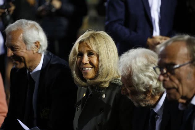 <p>Brigitte Macron assiste au match caritatif entre le Variétés Club de France et l'Equipe de France des Parlementaires.</p>