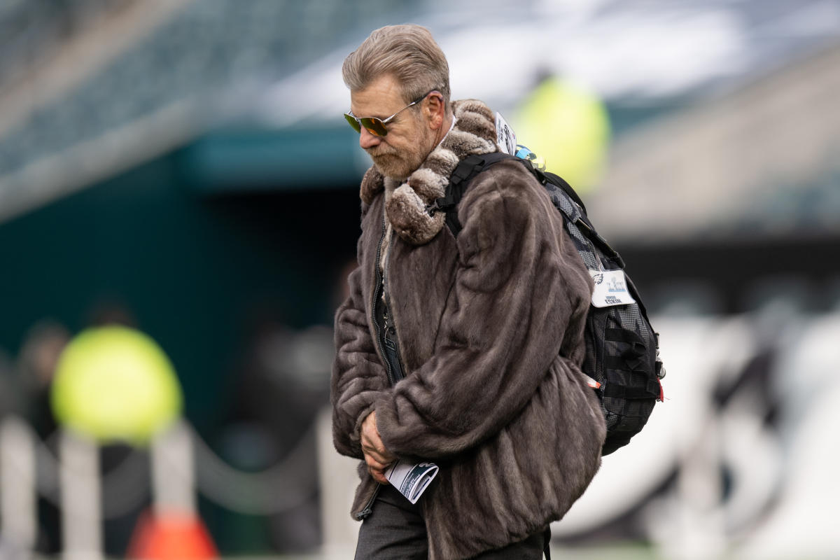 Philadelphia radio host Howard Eskin suspended for Phillies game after unwanted advances on female employee