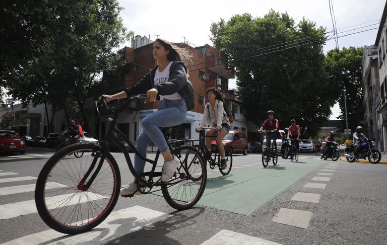 Imagen ilustrativa de ciclistas en la ciudad Aut&#xf3;noma de Buenos Aires