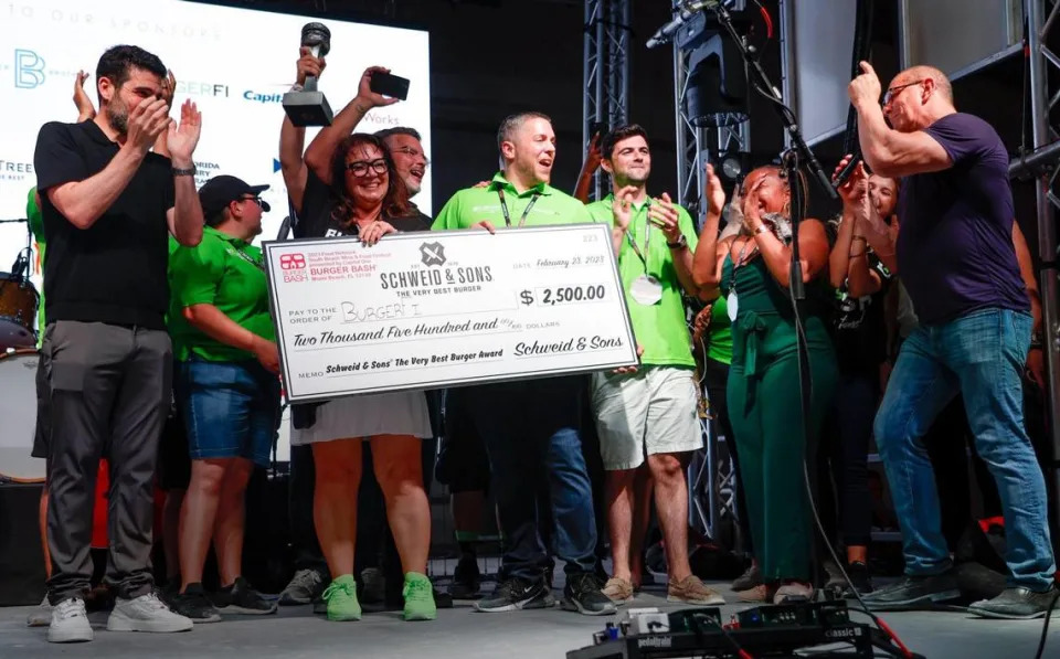 BurgerFi wins the The Very Best Burger Award during the Burger Bash at the South Beach Wine & Food Festival. Al Diaz/adiaz@miamiherald.com