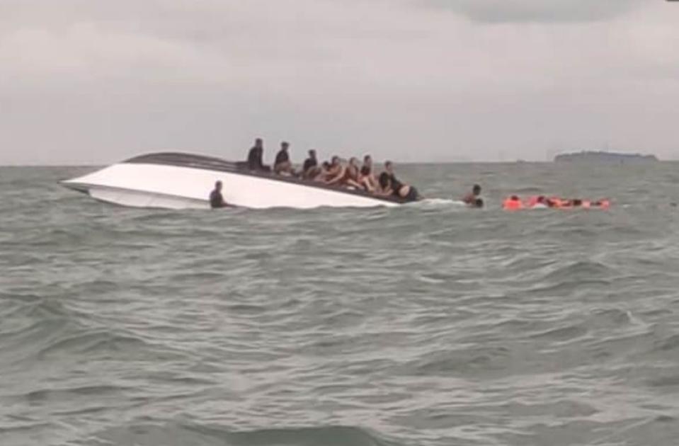 印尼11日發生快艇翻覆事件，一名46歲台籍乘客仍然失聯，印尼方面積極搜救中。