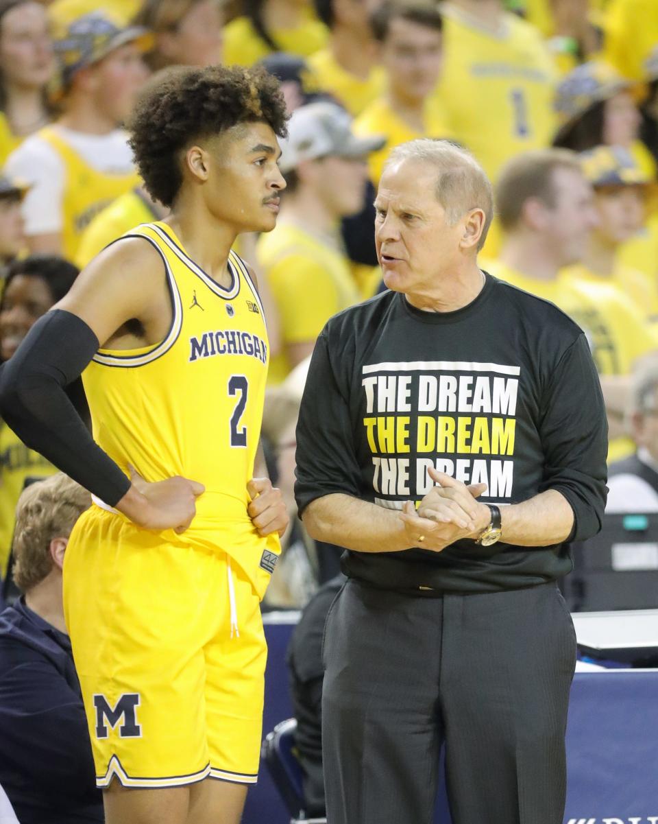 Michigan coach John Beilein talks with guard Jordan Poole during a game against Minnesota, Jan. 22, 2019 at Crisler Center in Ann Arbor.