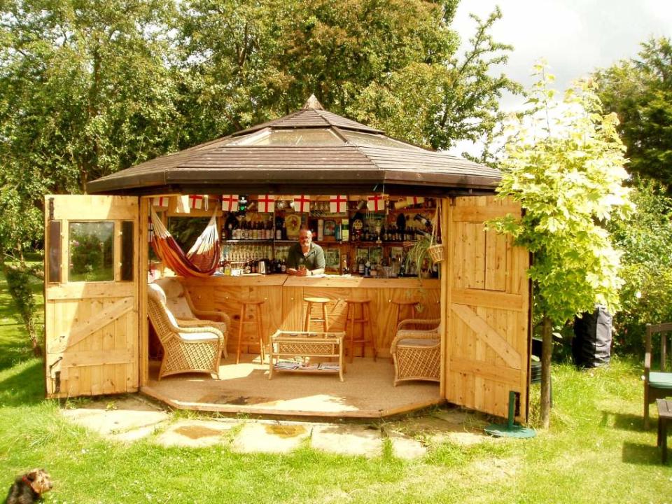 <b>The Rugby Pub </b><br><br> The hammock, dartboard and, most importantly, lack of phone in this garden retreat ensure uninterrupted relaxation.