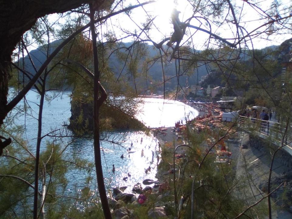 Paseo marítimo y playa de Monterosso al Mare, el pueblo más septentrional y también uno de los más apreciados por el conjunto de sus playas y su oferta hotelera la Cinque Terre.