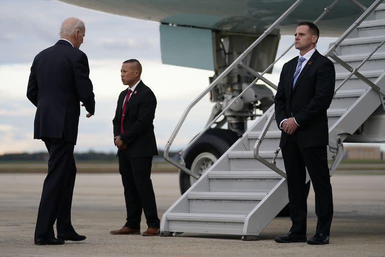 El presidente Joe Biden aborda el Air Force One para viajar a Israel