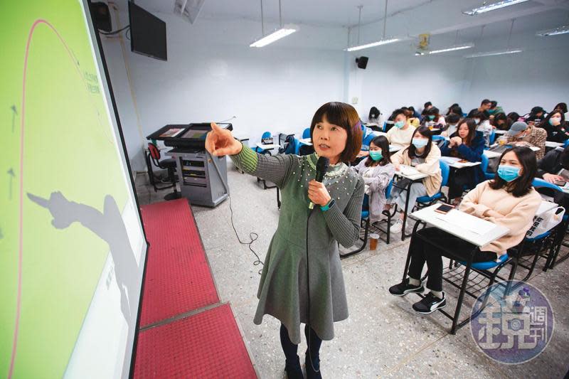 在銘傳大學任教14年的江季芸熱愛教學，能讓她眼神發亮的除了學生，再來就是投資。