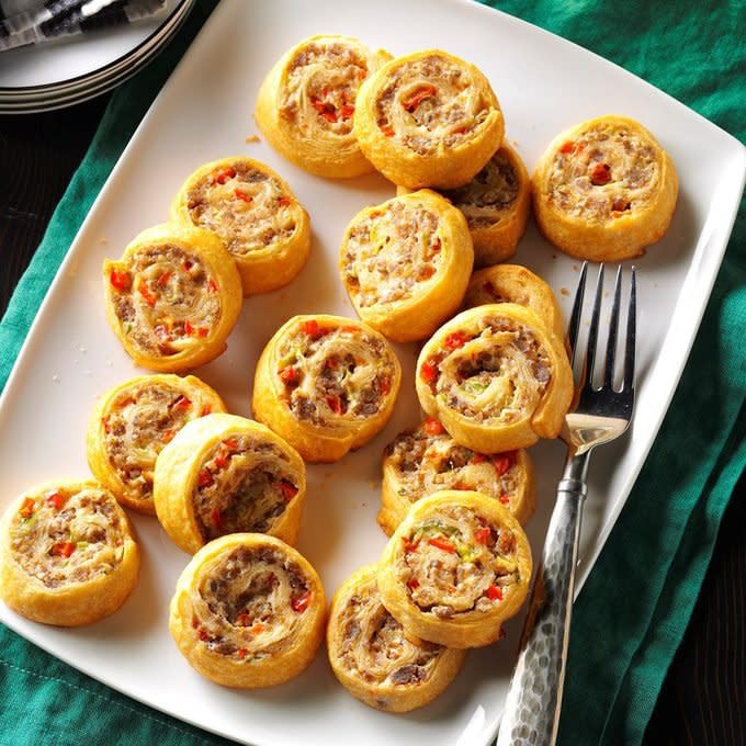 Make Ahead Sausage Pinwheels Exps Sddj17 195761 D08 10 6b