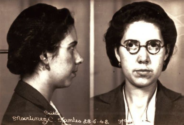 Ficha policial de Costanza Martínez Prieto al ser detenida en Nantes en 1942