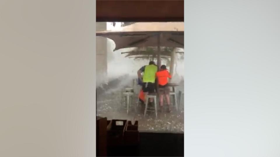 Los vecinos de Canberra se han visto sorprendidos por una tormenta de granizo en las últimas horas. (Crédito: Facebook/@JoanneCarvolth)