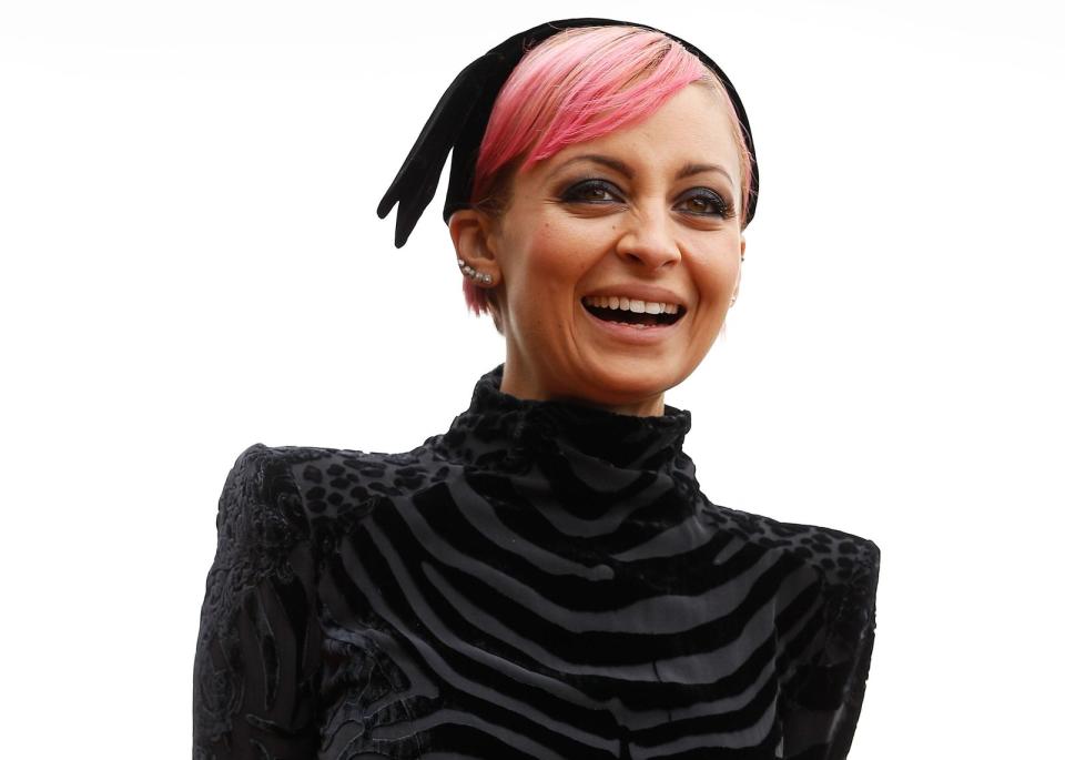 ... und zwar von ihrer Freundin Nicole Richie. (Bild: Brendon Thorne/Getty Images)