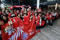 <p>Fans cheers for FC Bayern Muenchen team arrival outside the hotel </p>