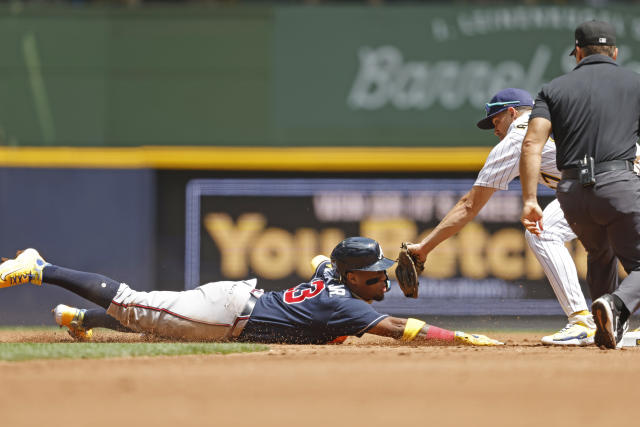 Albies' 3-run homer in the 8th gives the Braves a 4-2 victory over