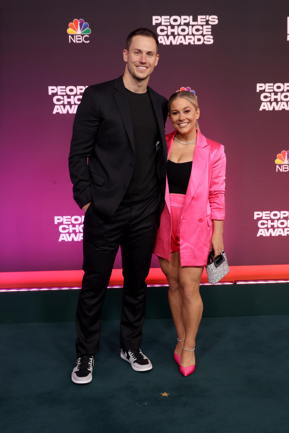SANTA MONICA, CALIFORNIA - DECEMBER 07: 2021 PEOPLE'S CHOICE AWARDS -- Pictured: (l-r) Andrew East and Shawn Johnson East arrive to the 2021 People's Choice Awards held at Barker Hangar on December 7, 2021 in Santa Monica, California. (Photo by Rich Polk/E! Entertainment/NBCUniversal/NBCU Photo Bank via Getty Images)
