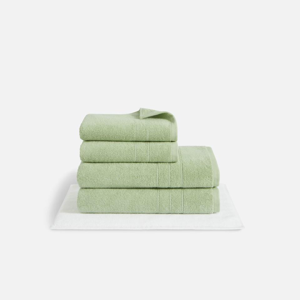 <p><a href="https://clicks.trx-hub.com/xid/hearstcorp_9eb67_clg?q=https%3A%2F%2Fwww.brooklinen.com%2Fproducts%2Fclassic-bath-towel-bundle&p=https%3A%2F%2Fwww.countryliving.com%2Fshopping%2Fgifts%2Fg40325690%2Fcollege-dorm-room-essentials%2F&utmSource=yahoo-us&utmCampaign=55&utmMedium=syn" rel="nofollow noopener" target="_blank" data-ylk="slk:Shop Now;elm:context_link;itc:0;sec:content-canvas" class="link ">Shop Now</a></p><p>Classic Bath Towel Bundle</p><p>brooklinen.com</p><p>$99.00</p>