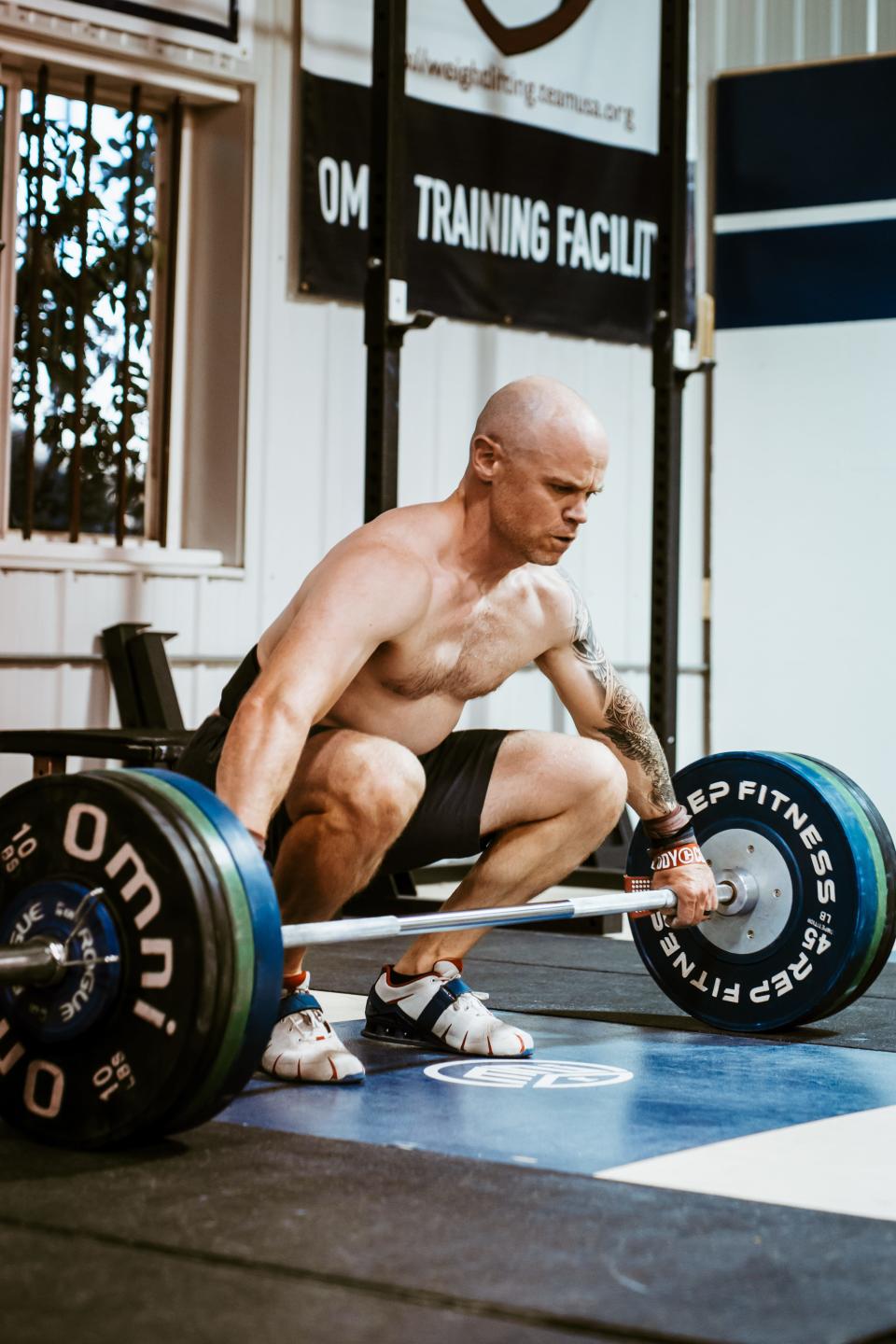 Darin Vossen lifting barbell