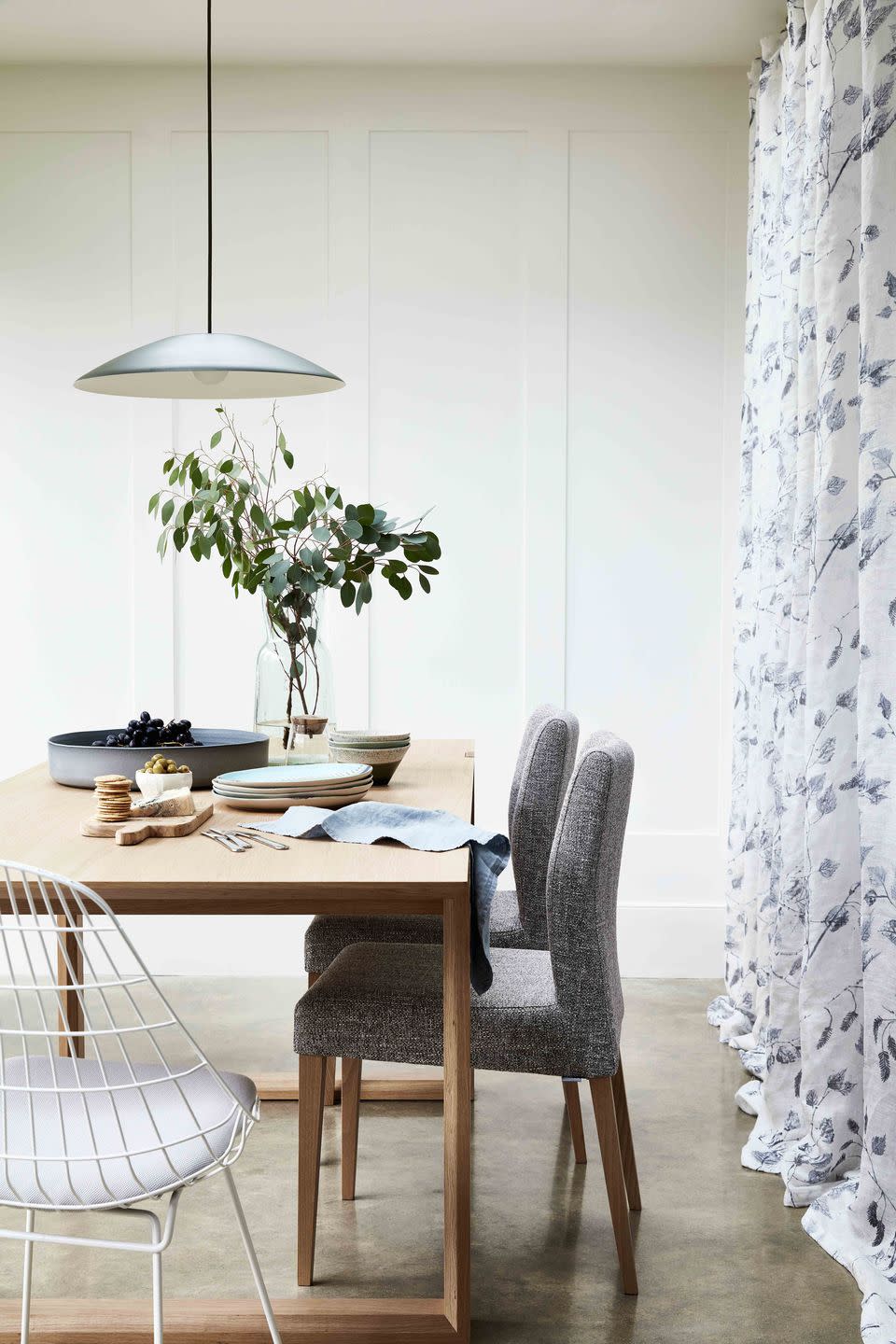 <p>A delicate voile makes a smart addition in this contemporary dining space, softening its utilitarian feel.<br></p>