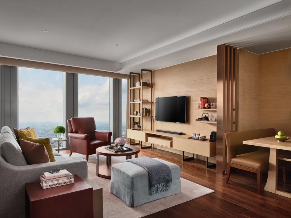 A look inside of the bedrooms of the Rosewood Guangzhou, the world’s tallest five-star hotel.