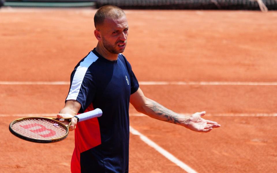 Dan Evans golpeó en la LTA luego de su derrota en la primera ronda en Roland Garros - Shutterstock/Javier Garcia