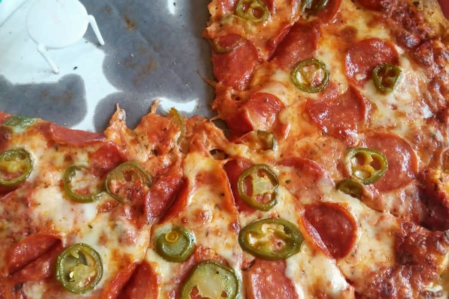 <b>Photo: Mia B./<a href="https://yelp.com/biz_photos/gianellis-pizza-and-chicken-man-milwaukee-2?utm_campaign=62fcac4d-d090-4daa-8ced-05a3e8a3631c%2Cc639c111-979d-4e16-89e1-60ec65dbce3f&utm_medium=81024472-a80c-4266-a0e5-a3bf8775daa7" rel="nofollow noopener" target="_blank" data-ylk="slk:Yelp;elm:context_link;itc:0;sec:content-canvas" class="link ">Yelp</a></b>