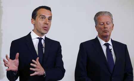 Austrian Chancellor Christian Kern and Vice Chancellor Reinhold Mitterlehner (R) address a news conference in Vienna, Austria, May 24, 2016. REUTERS/Leonhard Foeger
