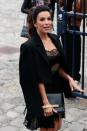 <p>Eva Longoria était présente au défilé Victoria Beckham ce 30 septembre à la Paris Fashion Week. Pour l'occasion, elle avait opté pour un look total noir, qui lui allait à merveille. (Crédit GEOFFROY VAN DER HASSELT/AFP via Getty Images)</p> 