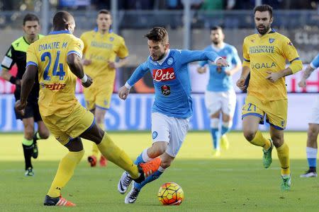 Football Soccer - Frosinone v Napoli - Italian Serie A - Matusa stadium, Frosinone, Italy 10/01/16Napoli's Dries Mertens (C) in action against Mobido Diakite (L) of FrosinoneREUTERS/Ciro De Luca