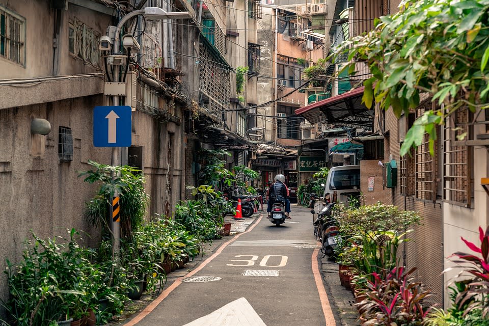 有網友指出，如果原PO提到的「北部」是指「台北市」，因為有機會都更，老公寓仍可列入考慮。（示意圖／取自pixabay）