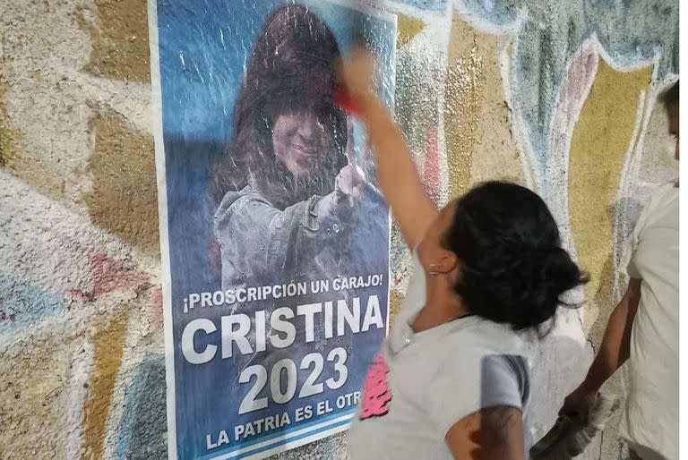 Afiches de campaña "Cristina 2023" que aparecieron en los principales distritos de la región metropolitana y la costa bonaerense