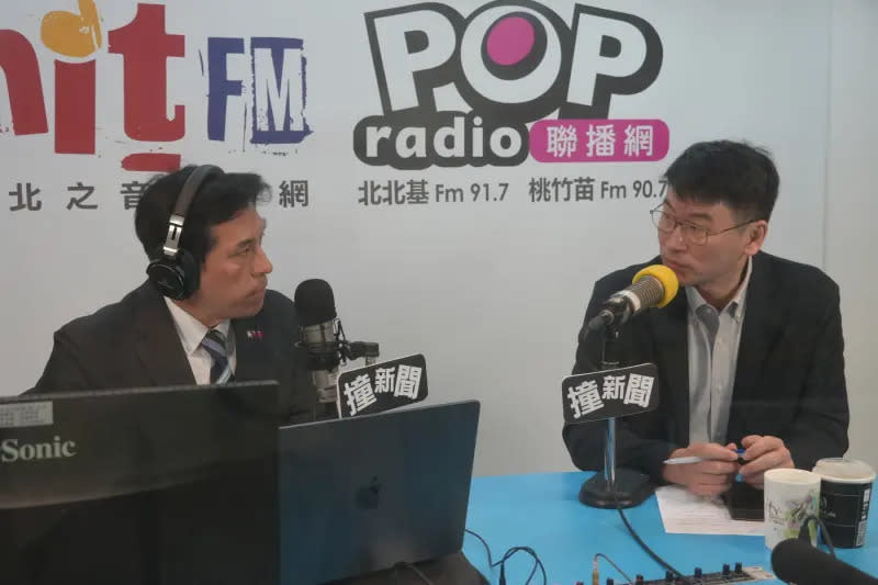 ▲陸委會副主委梁文傑接受資深媒體人黃暐瀚專訪。（圖／POP Radio《POP撞新聞》提供）