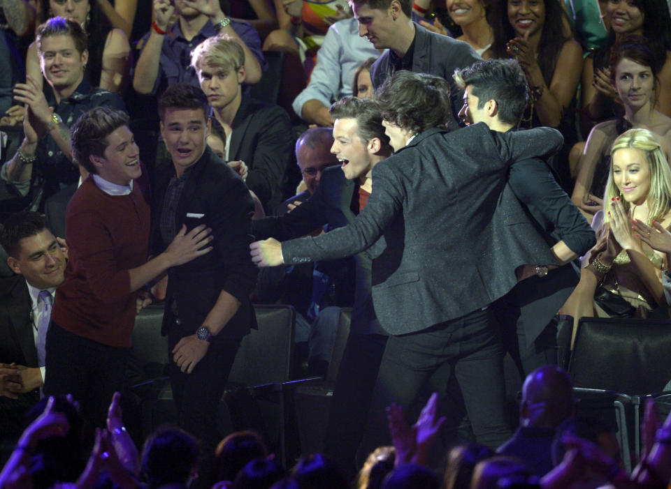 From left, Niall Horan, Liam Payne, Louis Tomlinson, Harry Styles and Zayn Malik, of musical group One Direction, walk onstage to accept the best new artist award at the MTV Video Music Awards on Thursday, Sept. 6, 2012, in Los Angeles. (Photo by Mark J. Terrill/Invision/AP)