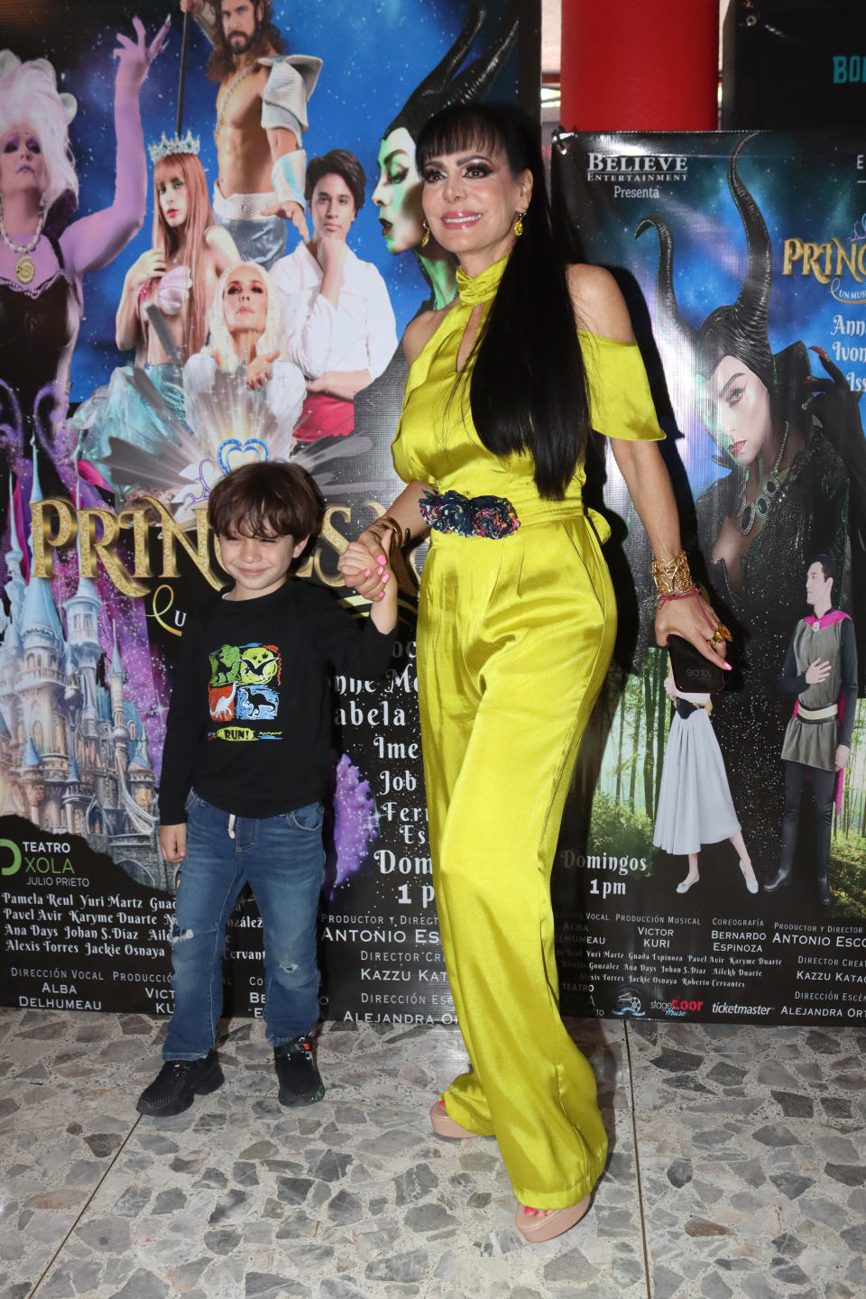 José Julián Figueroa y su abuela Maribel Guardia. (Photo by Adrián Monroy/Medios y Media/Getty Images)