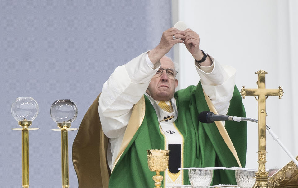Pope Francis celebrates Mass at Santakos Park, in Kaunas, Lithuania, Sunday, Sept. 23, 2018. Francis paid tribute Sunday to Lithuanians who suffered and died during Soviet and Nazi occupations on the day the country remembers the near-extermination of its centuries-old Jewish community during the Holocaust. (AP Photo/Mindaugas Kulbis)