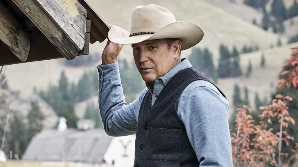 John Dutton outside ranch house in Yellowstone