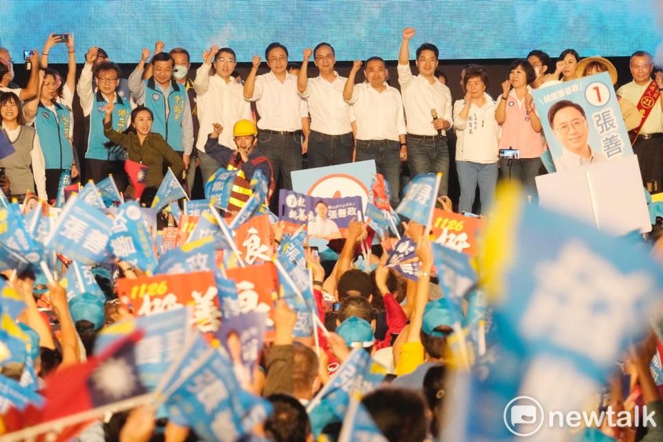 國民黨主席朱立倫率北北基桃4位市長候選人同台造勢營造團結氣氛。   圖：張良一/攝