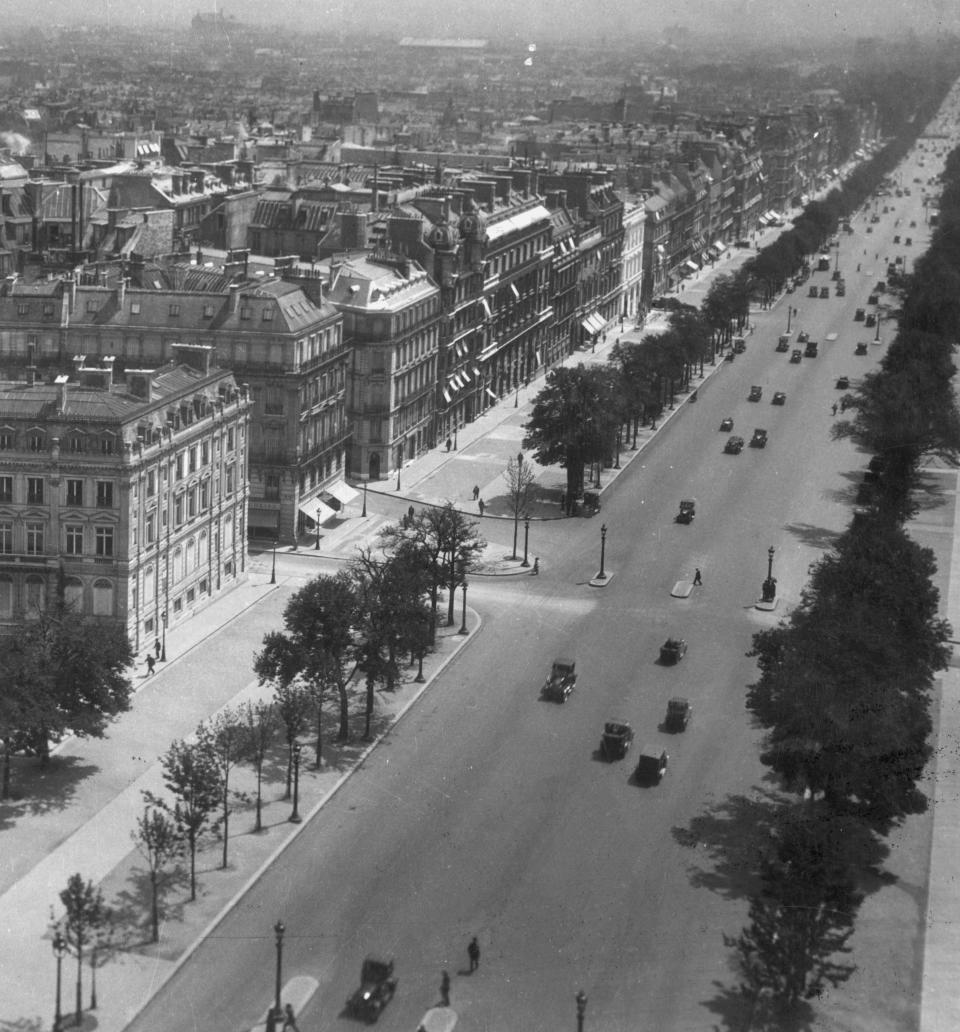 Champs Elysées Avenue
