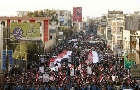 Pro-Houthi protesters demonstrate to commemorate the fourth anniversary of the uprising that toppled former President Ali Abdullah Saleh in Sanaa February 11, 2015. REUTERS/Khaled Abdullah