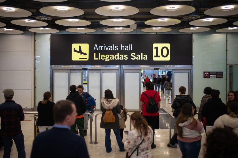 Puerta de llegadas de una terminal del Aeropuerto Adolfo Suárez Madrid-Barajas