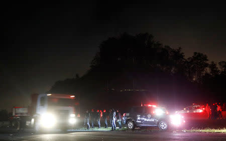 Police officers take position after they ordered truckers to clear the blocked SP-21 highway in Sao Bernardo do Campo, Brazil May 26, 2018. REUTERS/Leonardo Benassatto