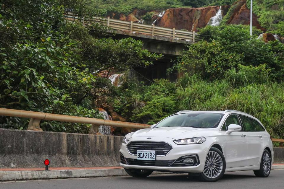 Ford Mondeo Wagon 在台灣提供 EcoBoost®240 單一車型，售價 132.9 萬。