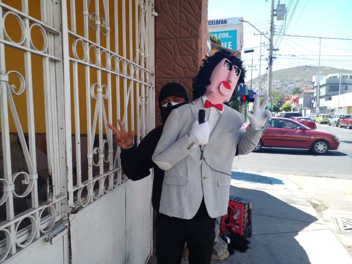 ¿Ya lo escuchaste? Benjamín es un romántico cantante de las calles de Pachuca | Foto: Cinthya Carbajal